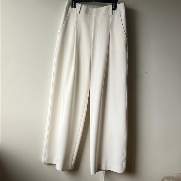 Smythe Women's Ivory Suit- like new - Picture 11 of 15